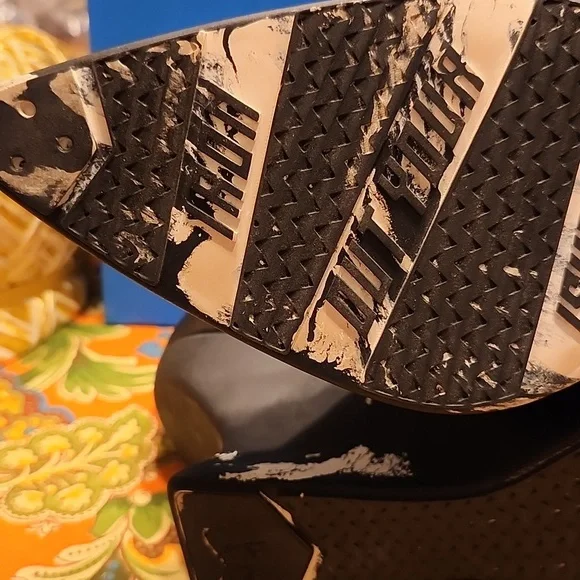 John Fluevog Black Zoomies - Picture 6 of 10